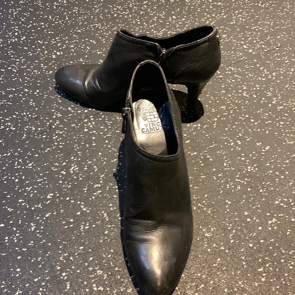 Black leather Vince Camino heeled booties - Picture 1 of 3